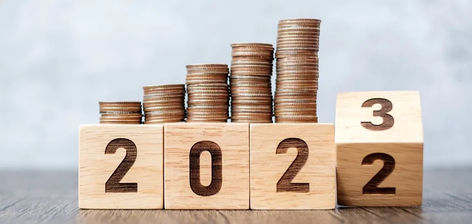 four wooden dices with letters on them spelling the year 2023