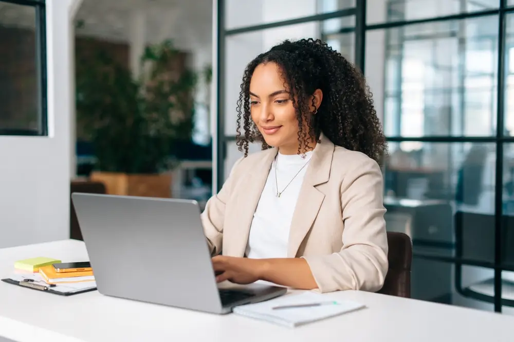 how does hr software works