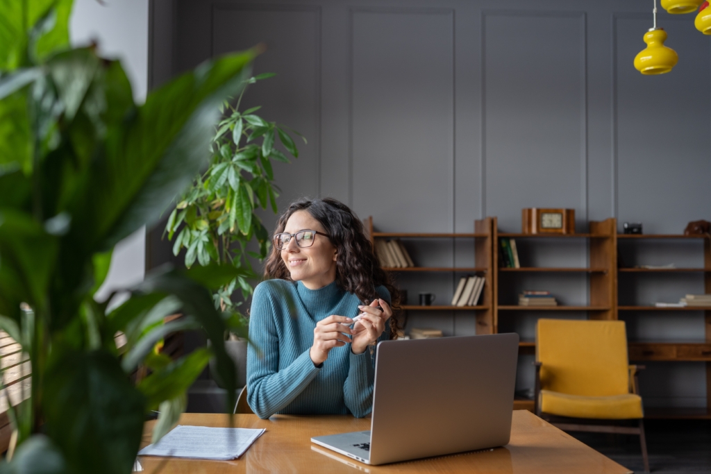 Employee prioritising her wellbeing.